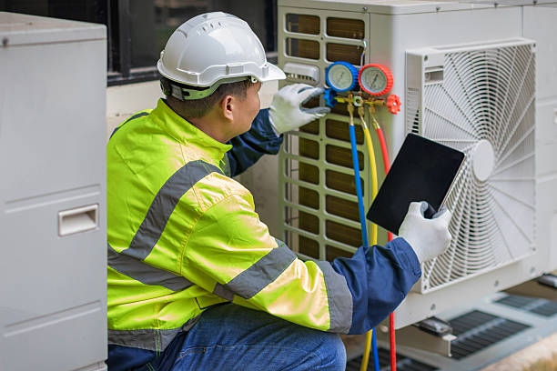 Professional Hvac Installation technician working in Como, TX